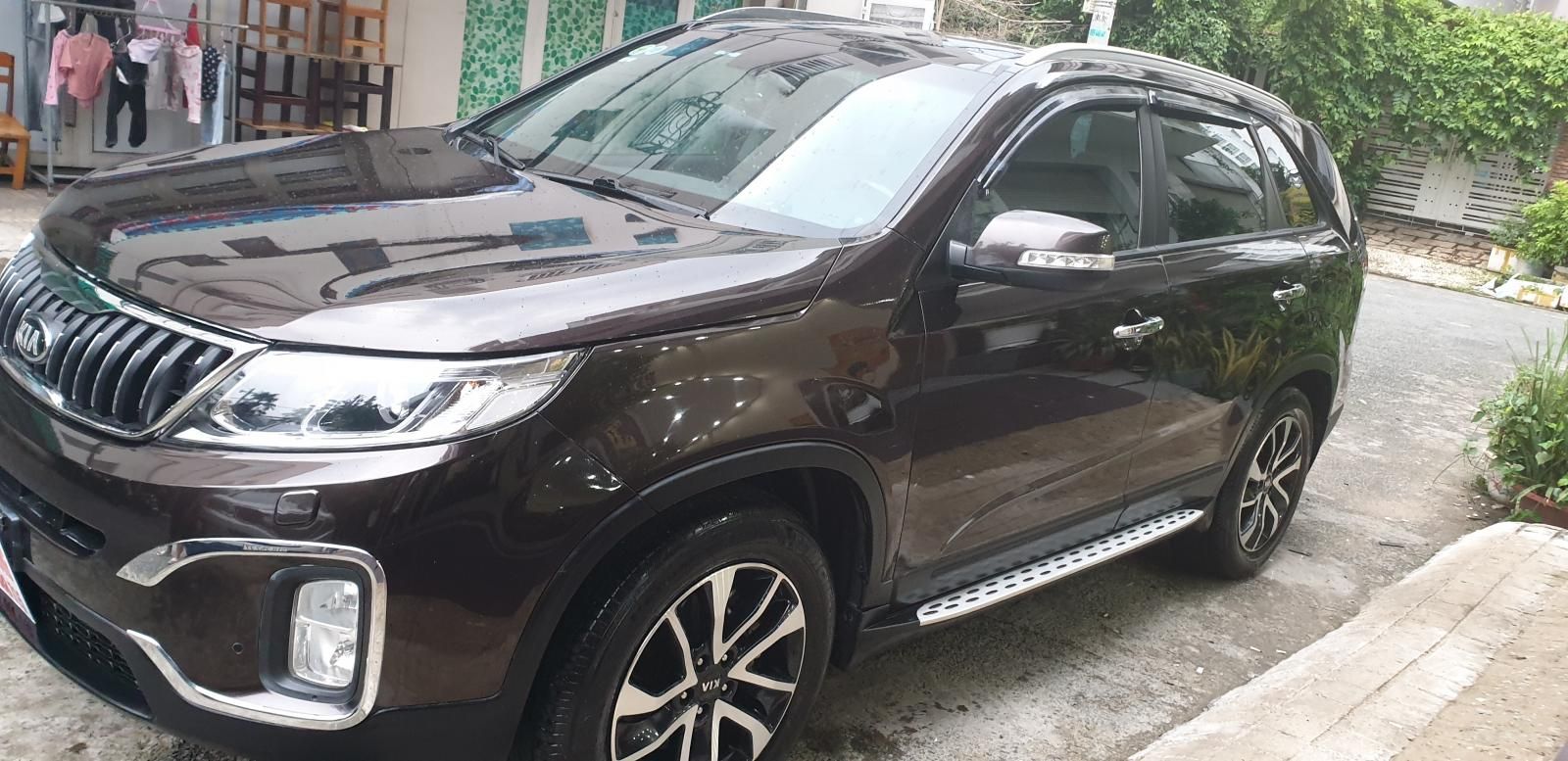 Kia Sorento 2018 - Bán xe bản full dầu 2.2 tự động, model 2019, màu nâu 95%