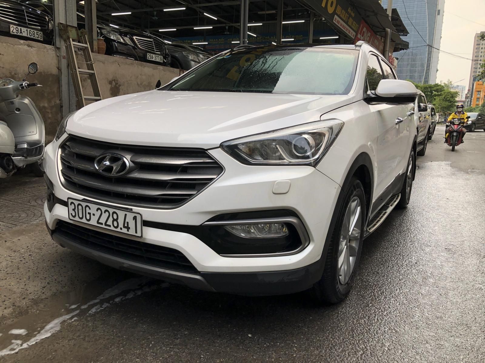 Hyundai Santa Fe 2018 - Nội thất màu kem, ghế da cao cấp