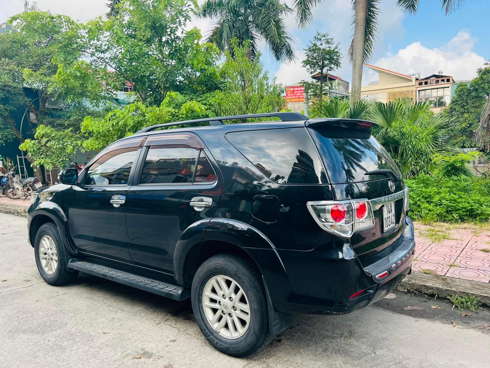 Toyota Fortuner 2013 - Màu đen số sàn, 600tr