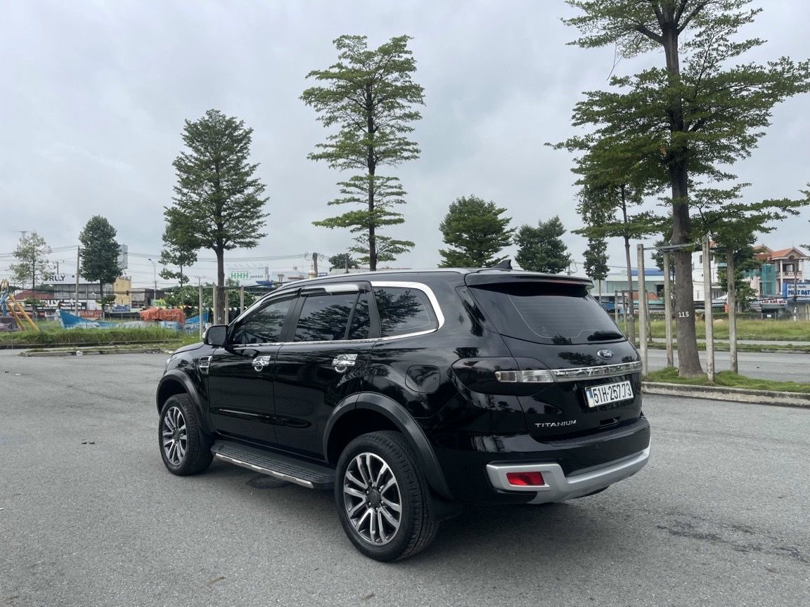 Ford Everest 2019 - Một cầu nhập Thái Lan