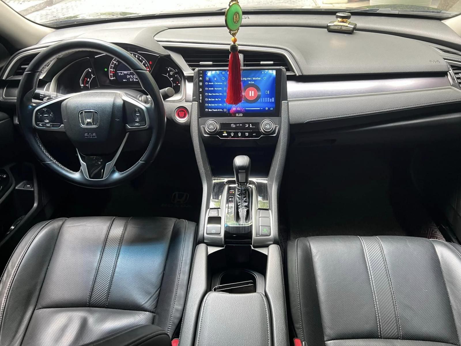 Honda Civic 2018 - Màu đen, xe nhập, 585 triệu