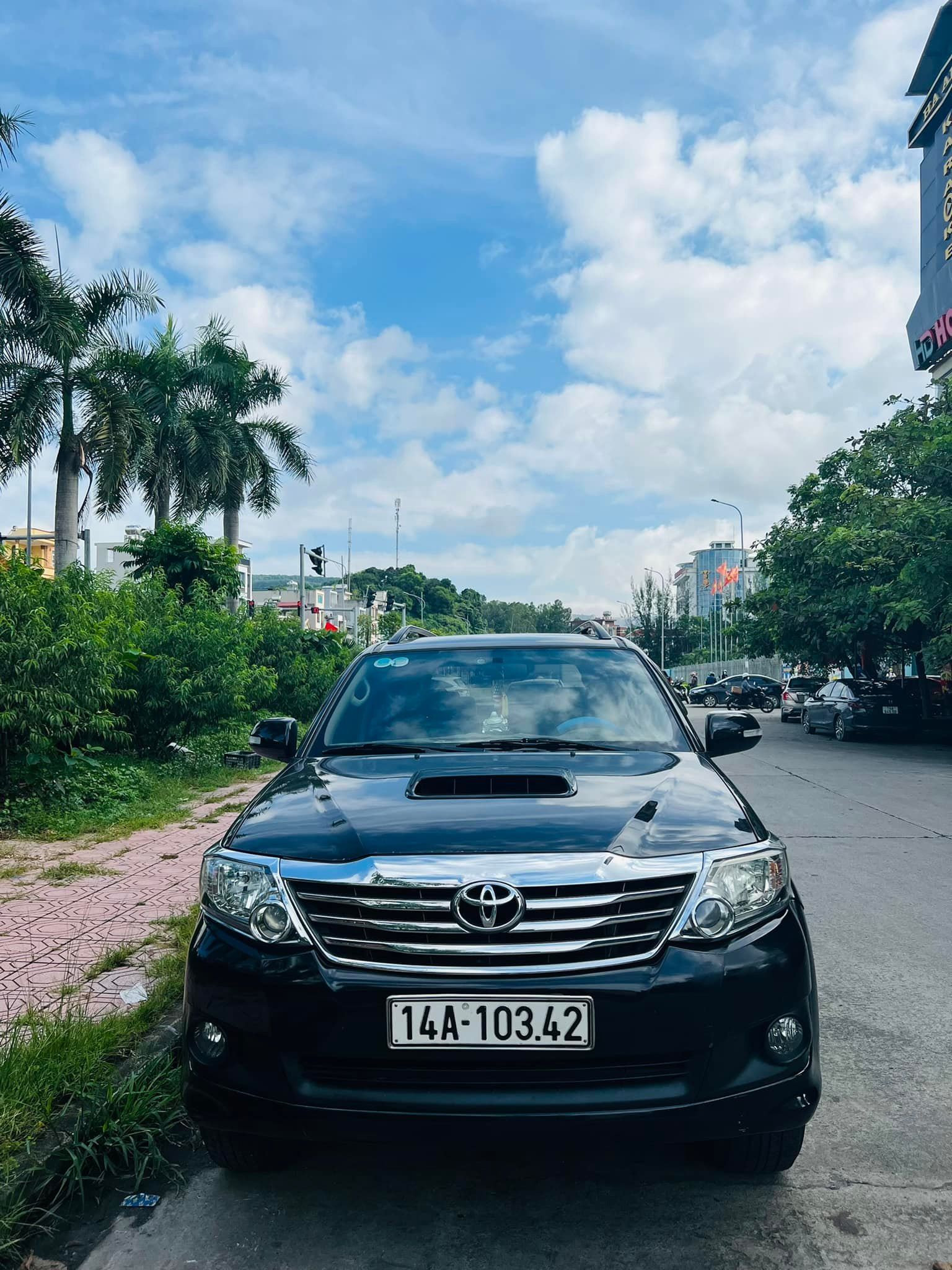 Toyota Fortuner 2013 - Màu đen số sàn, 600tr