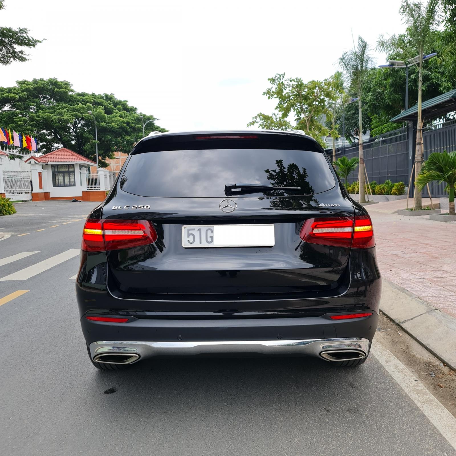 Mercedes-Benz GLC 250 2017 - Chính chủ bán Mercedes Benz GLC250 Sx2017 Đen Nâu