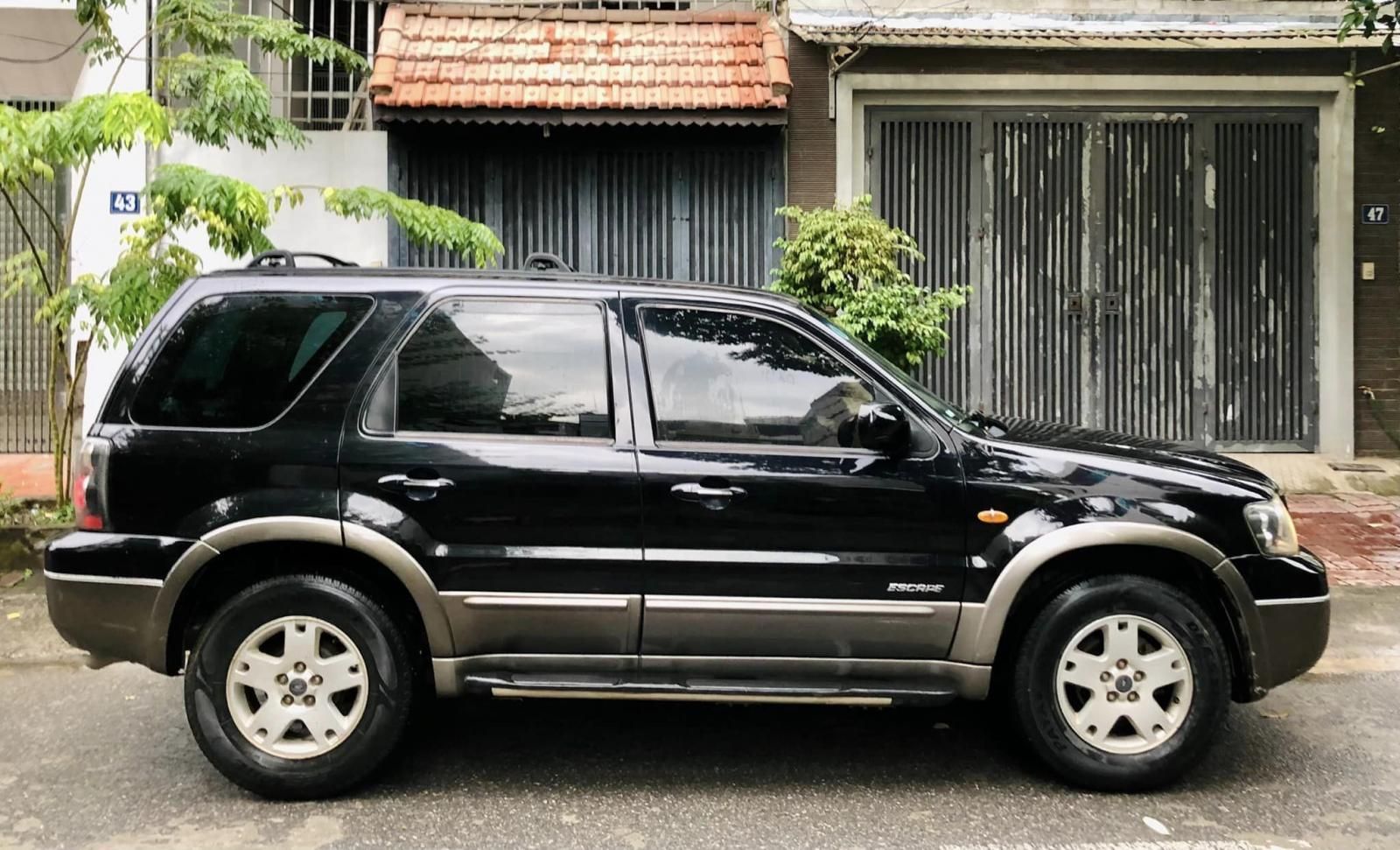 Ford Escape 2004 - Màu đen