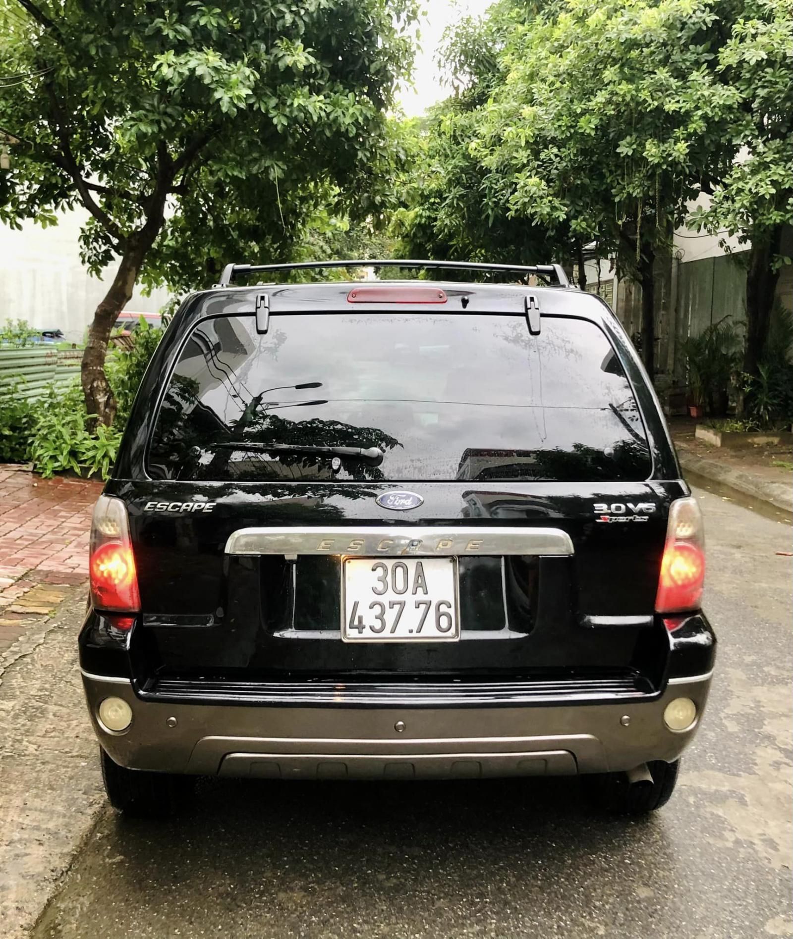 Ford Escape 2004 - Màu đen