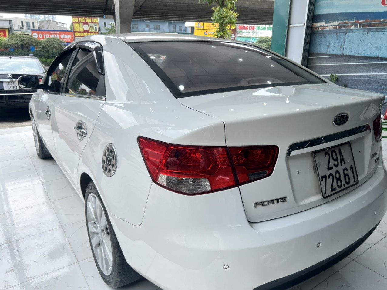 Kia Forte 2009 - Màu trắng, xe nhập