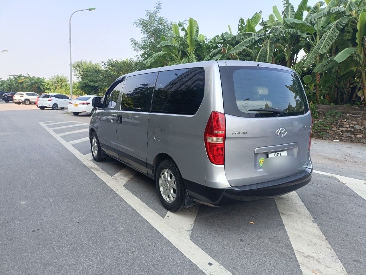 Hyundai Grand Starex 2013 - Không niên hạn - Cửa điện - Ghế xoay