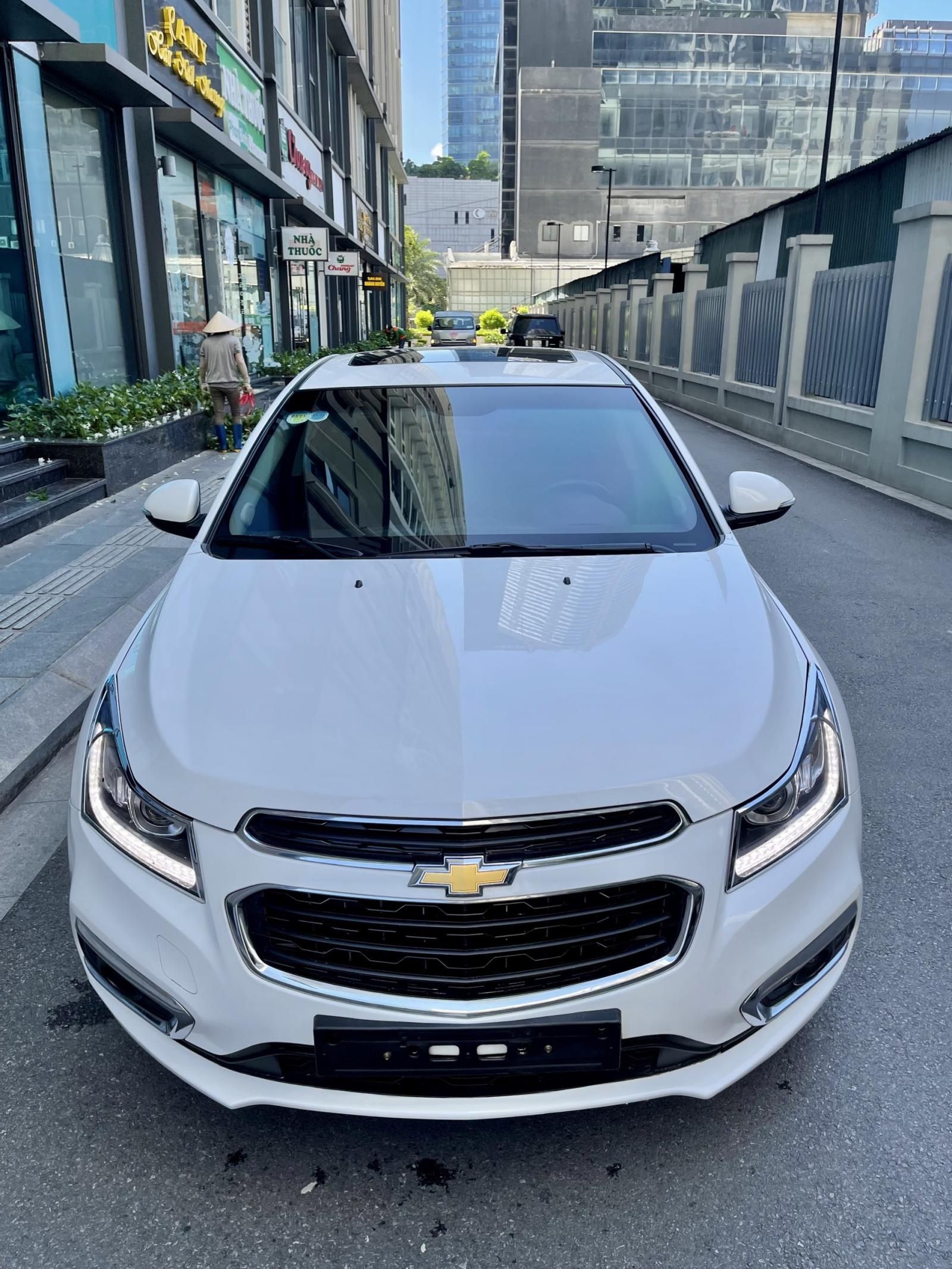 Chevrolet Cruze 2017 - Màu trắng, giá ưu đãi