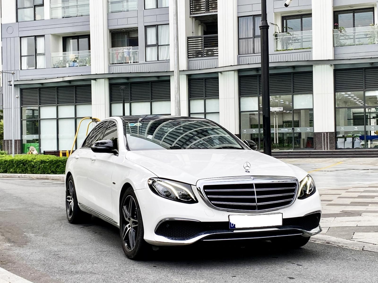 Mercedes-Benz 2016 - Model 2017, màu trắng zin, hỗ trợ bank 70%