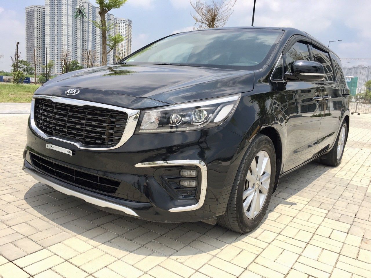 Kia Sedona 2018 - Biển SG mẫu mới