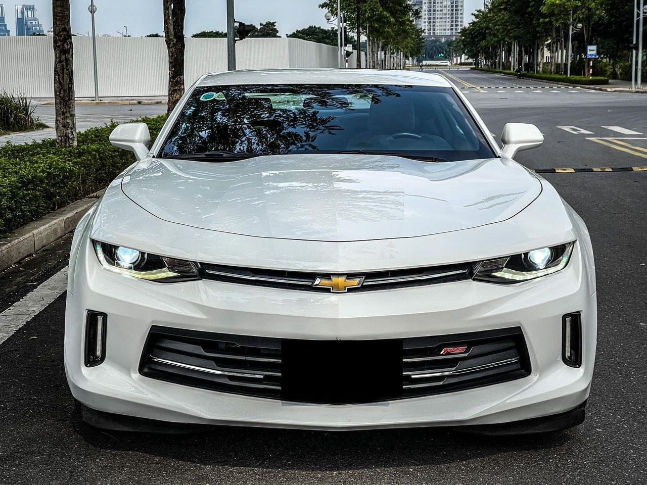 Chevrolet Camaro 2017 - Màu trắng / nâu cực hiếm tuyệt đẹp mà odo chỉ có 2v km