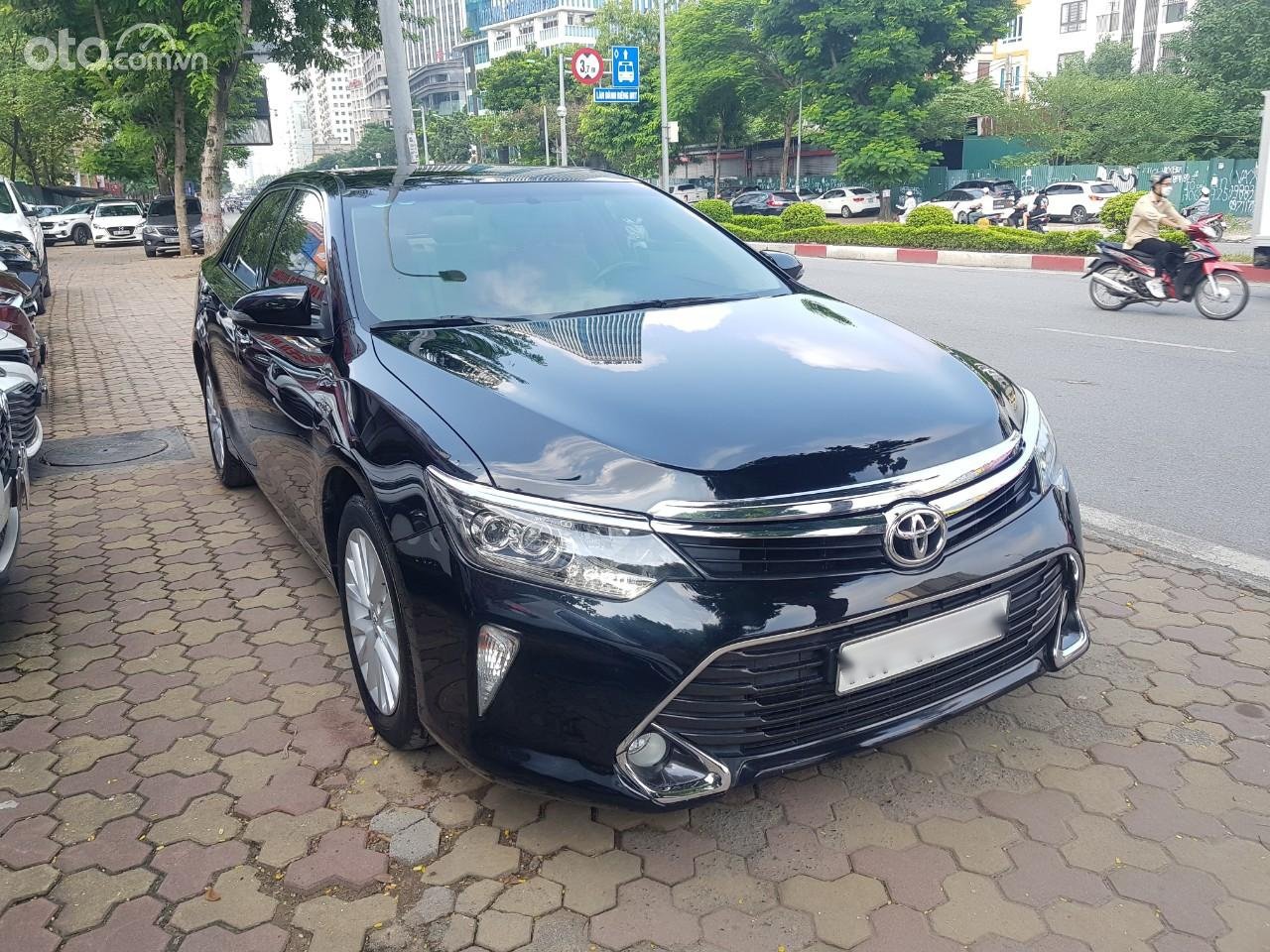 Toyota Camry 2018 - Màu đen, nhập khẩu