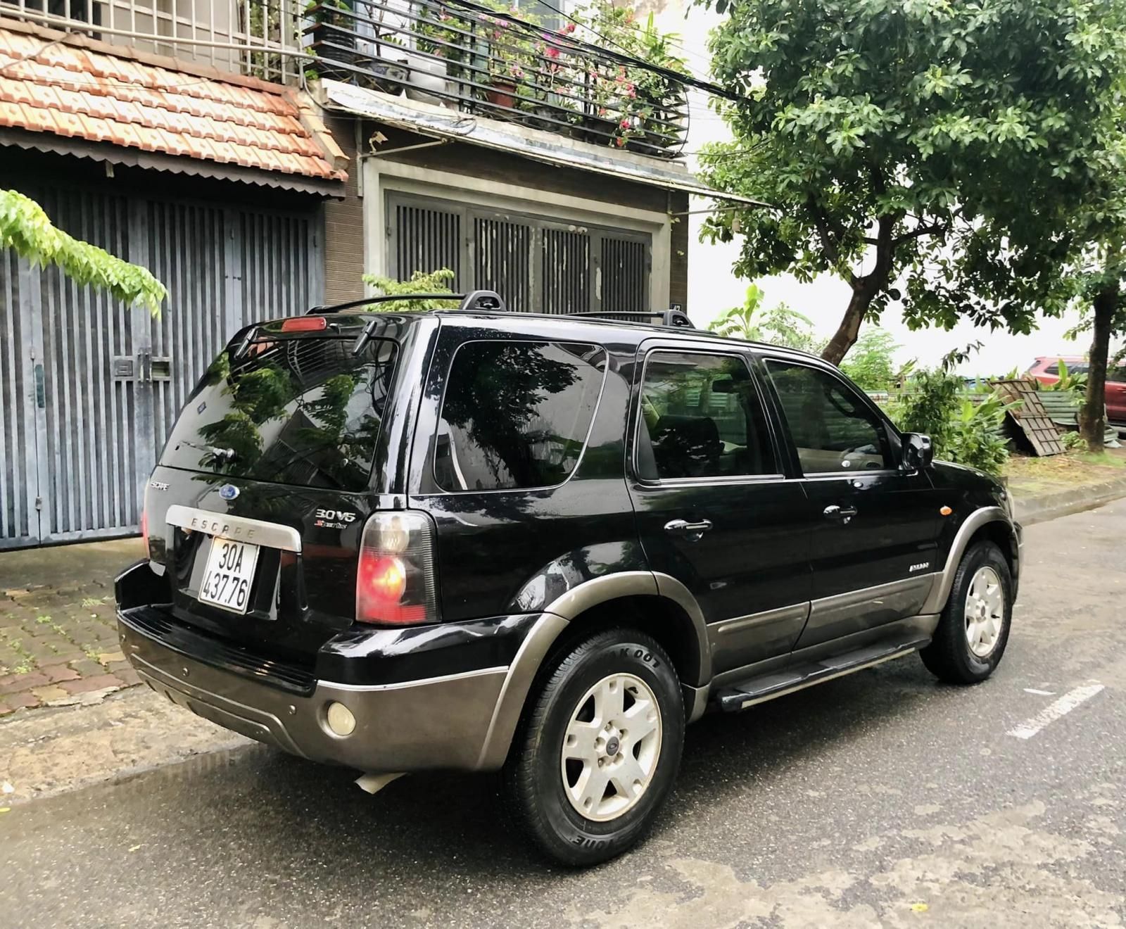 Ford Escape 2004 - Màu đen