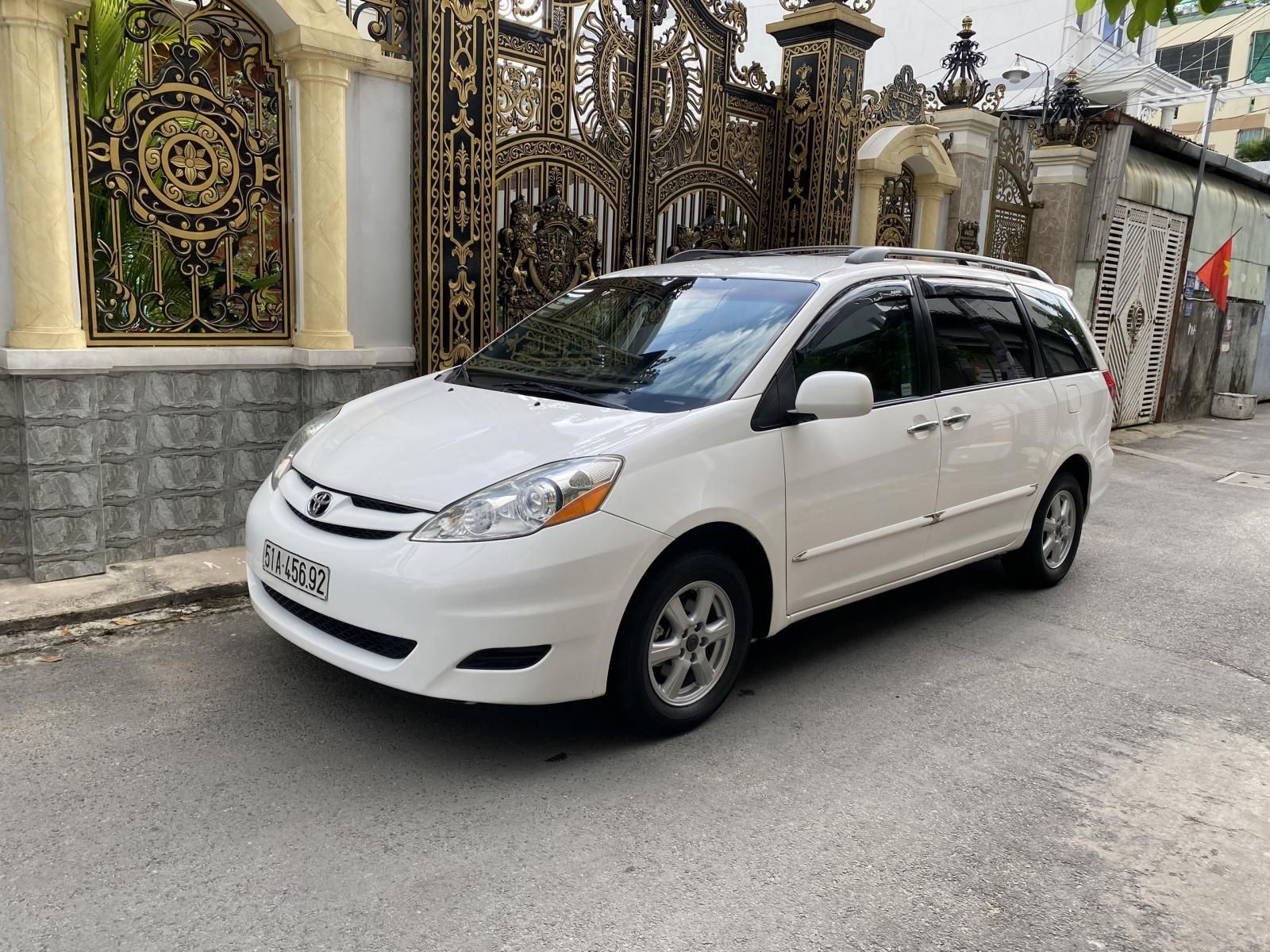 Toyota Sienna 2007 - Cần bán gấp xe giá cạnh tranh