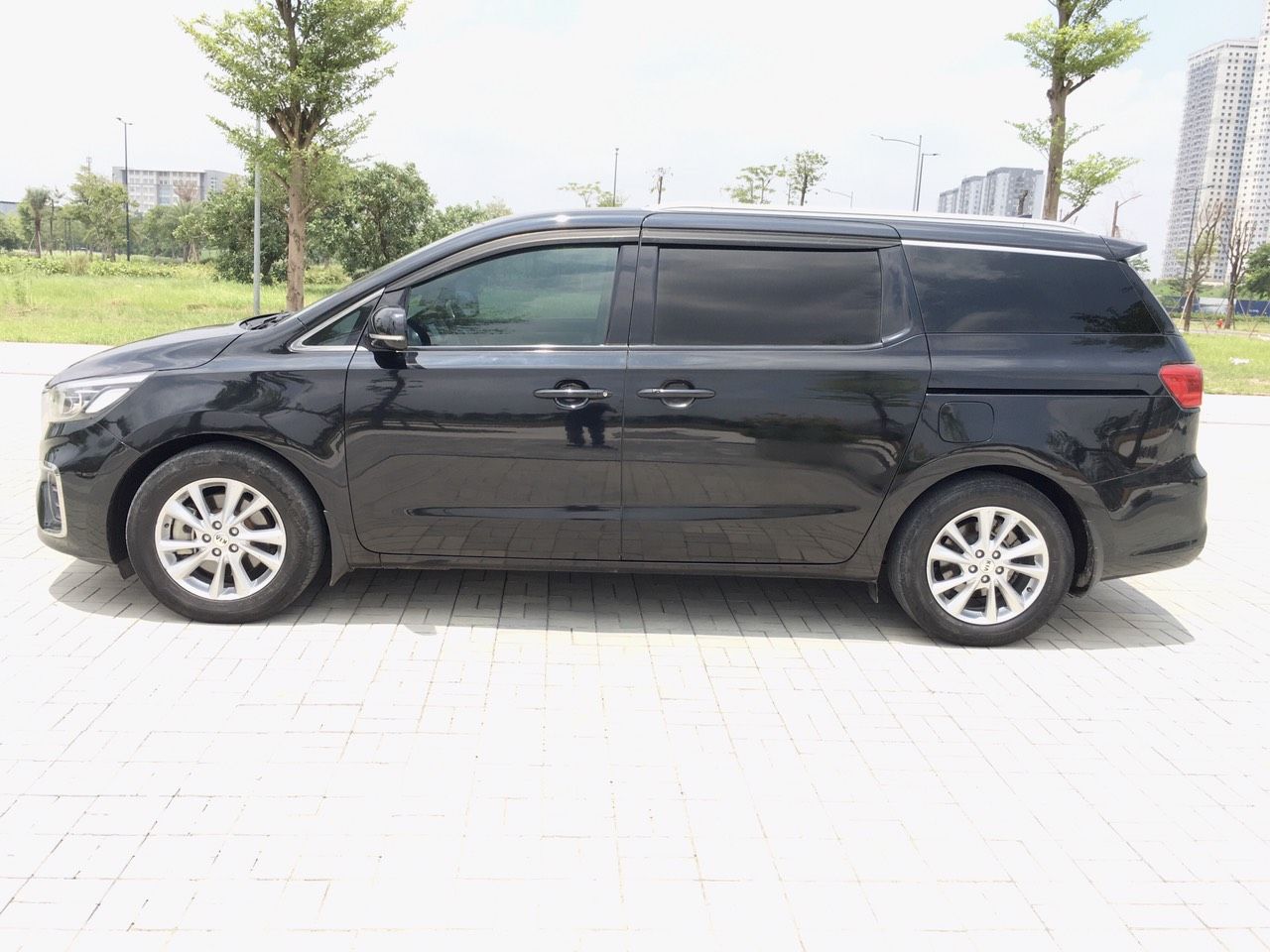 Kia Sedona 2018 - Biển SG mẫu mới