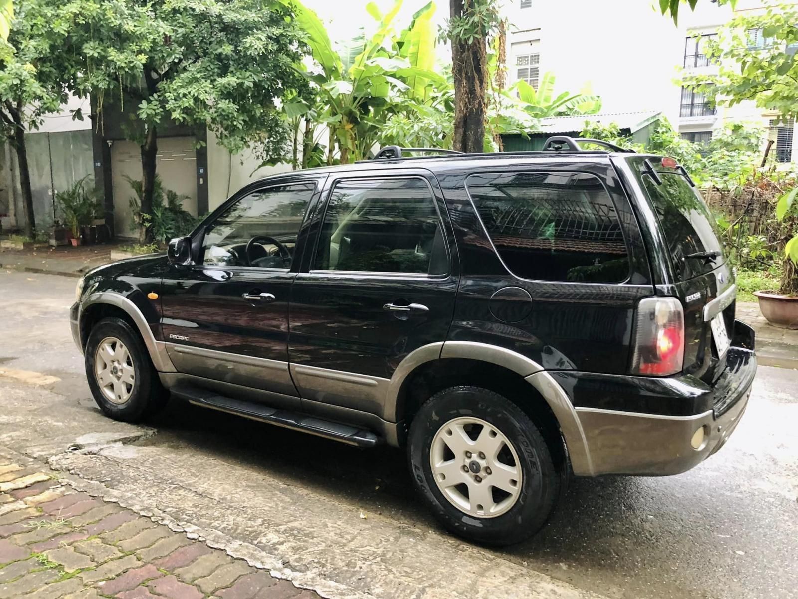 Ford Escape 2004 - Màu đen