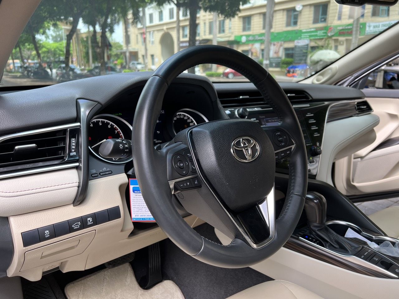 Toyota Camry 2019 - Màu đen ánh kim