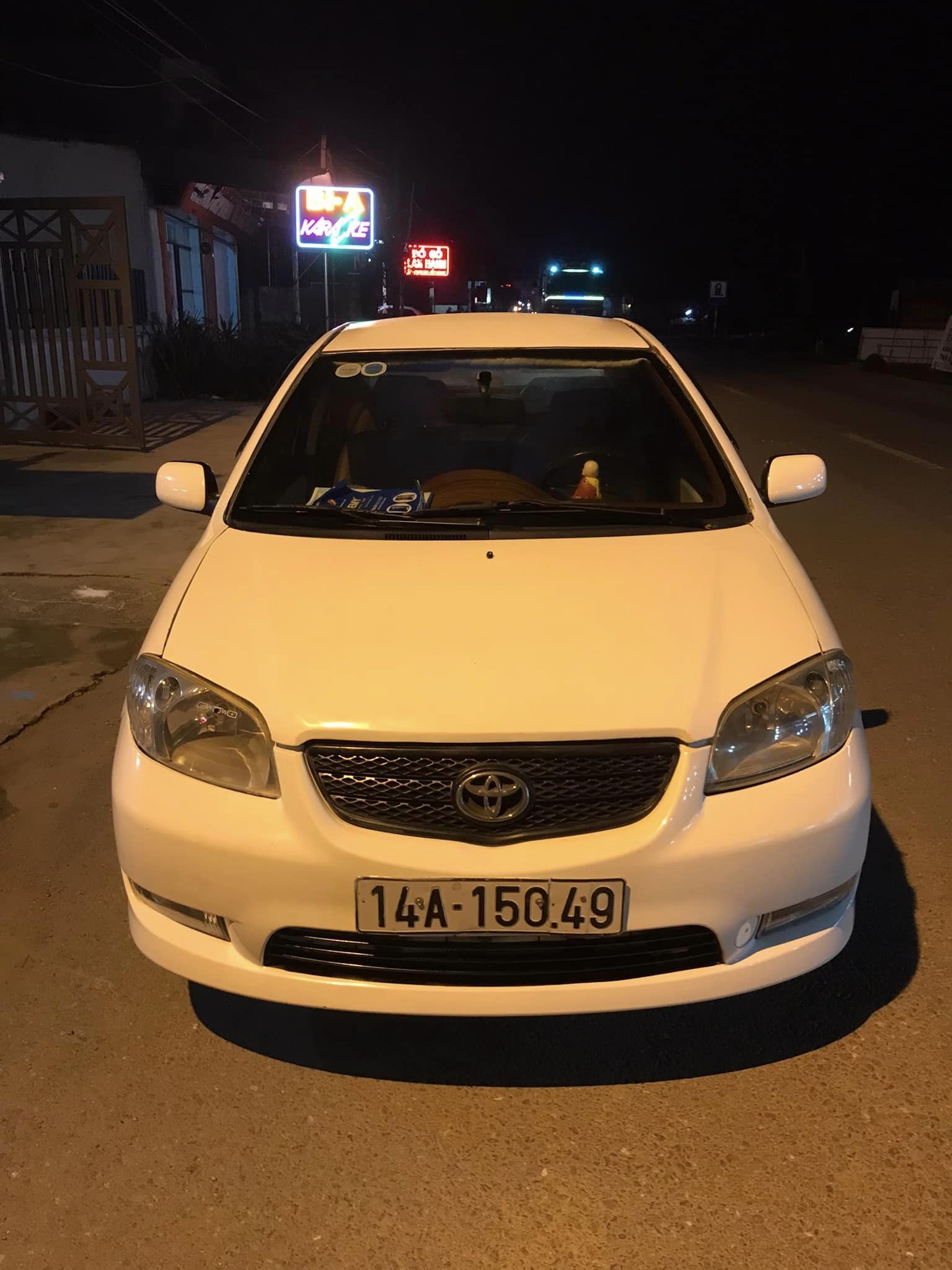 Toyota Vios 2005 - Xe màu trắng