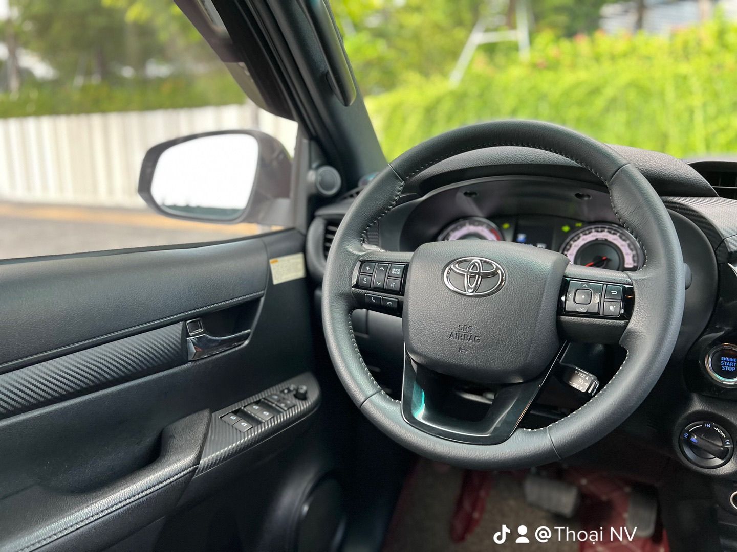 Toyota Hilux 2019 - Nhập Thái, bản cao cấp 2 cầu máy dầu, ĐK 12/2019