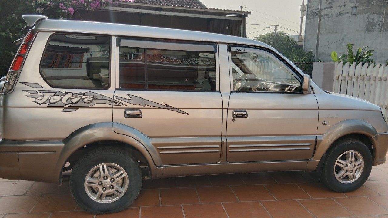 Mitsubishi Jolie 2004 - Màu bạc giá ưu đãi