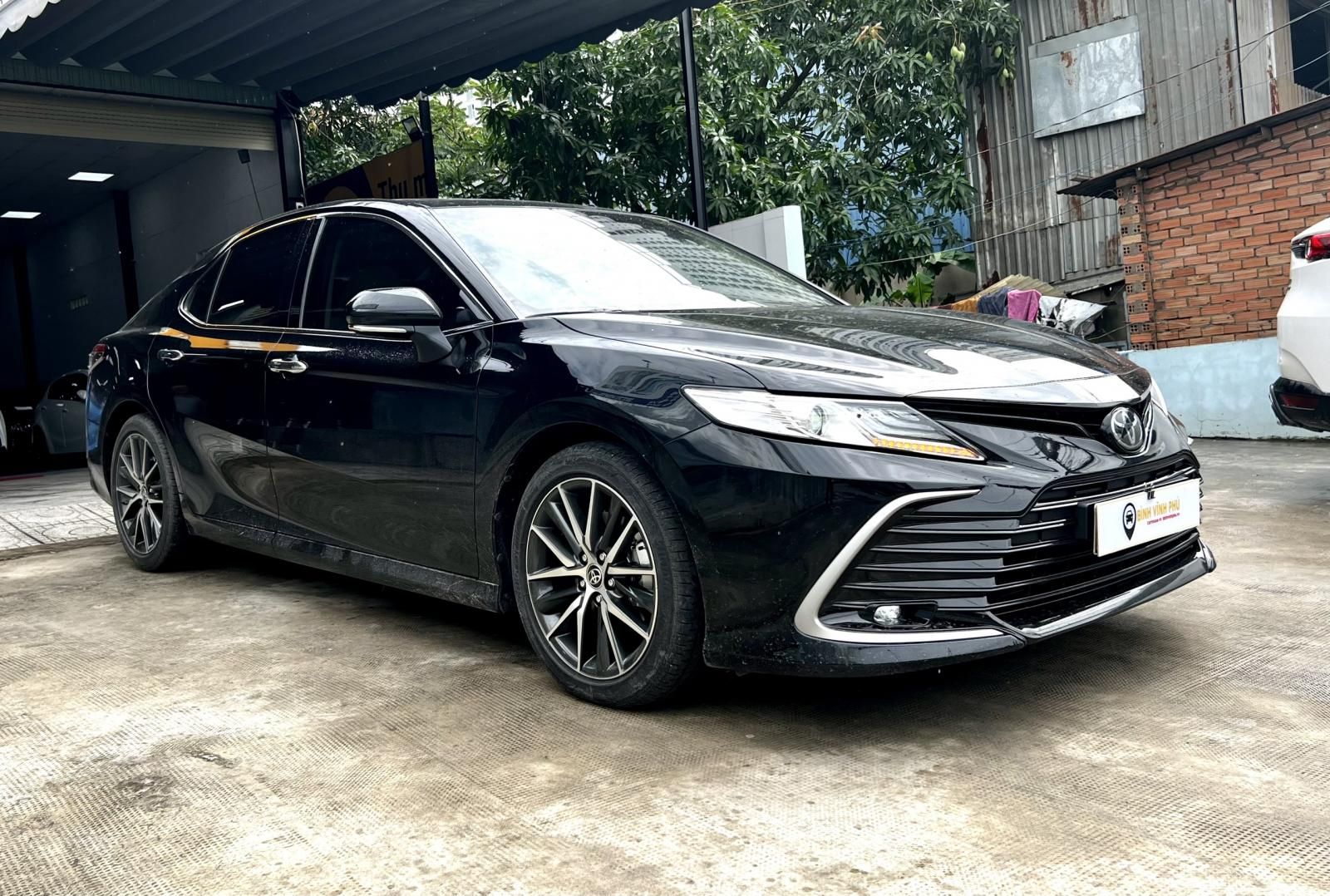 Toyota Camry 2021 - Đăng ký 2022 biển SG lướt 5k km