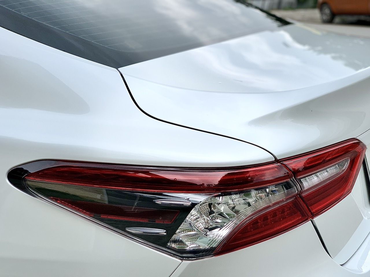 Toyota Camry 2022 - Trắng, nội thất kem