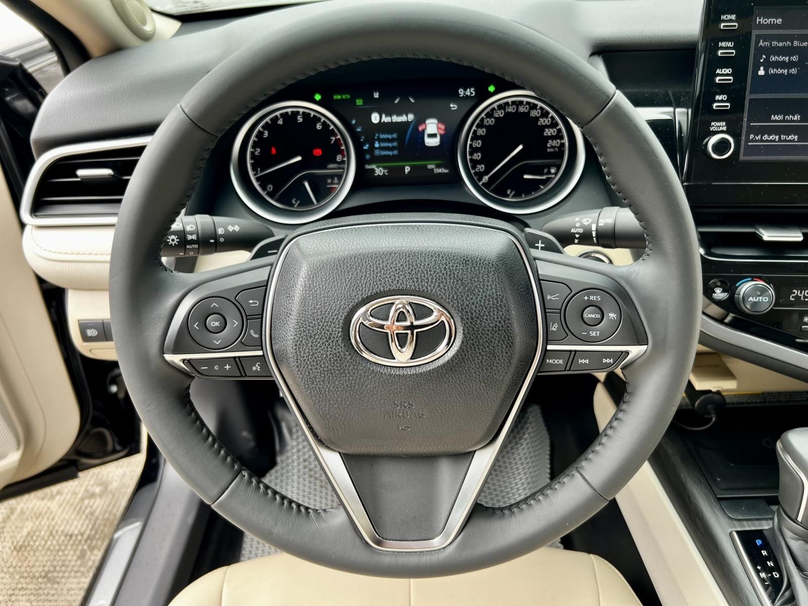 Toyota Camry 2021 - Đăng ký 2022 biển SG lướt 5k km