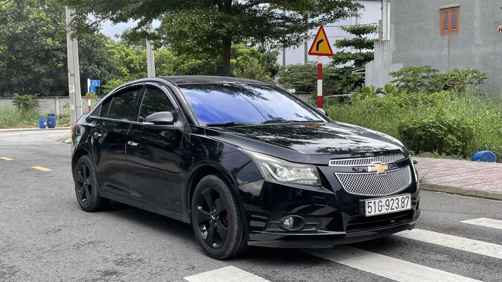 Chevrolet Cruze 2015 - Màu đen số tự động, giá cực tốt