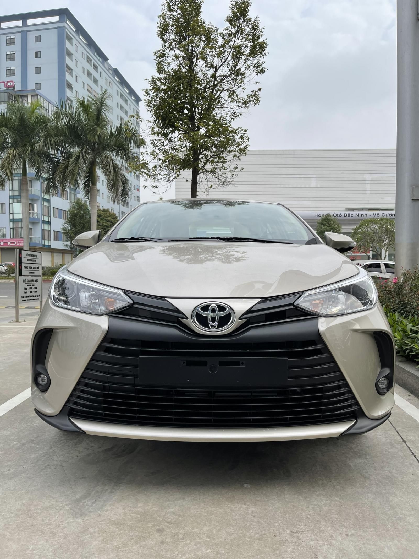 Toyota Vios 2022 - Sẵn xe giao ngay - Tặng bảo hiểm thân vỏ, giảm giá tiền mặt, full phụ kiện