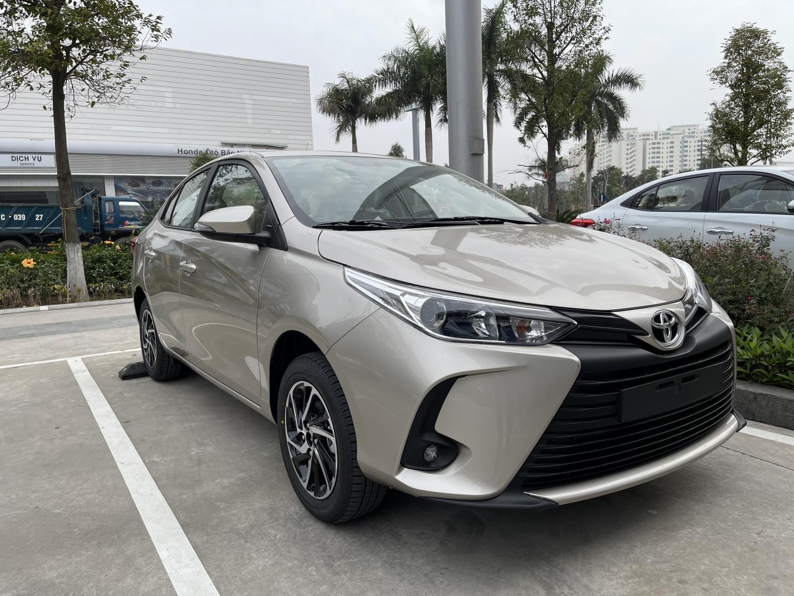 Toyota Vios 2022 - Sẵn xe giao ngay - Tặng bảo hiểm thân vỏ, giảm giá tiền mặt, full phụ kiện