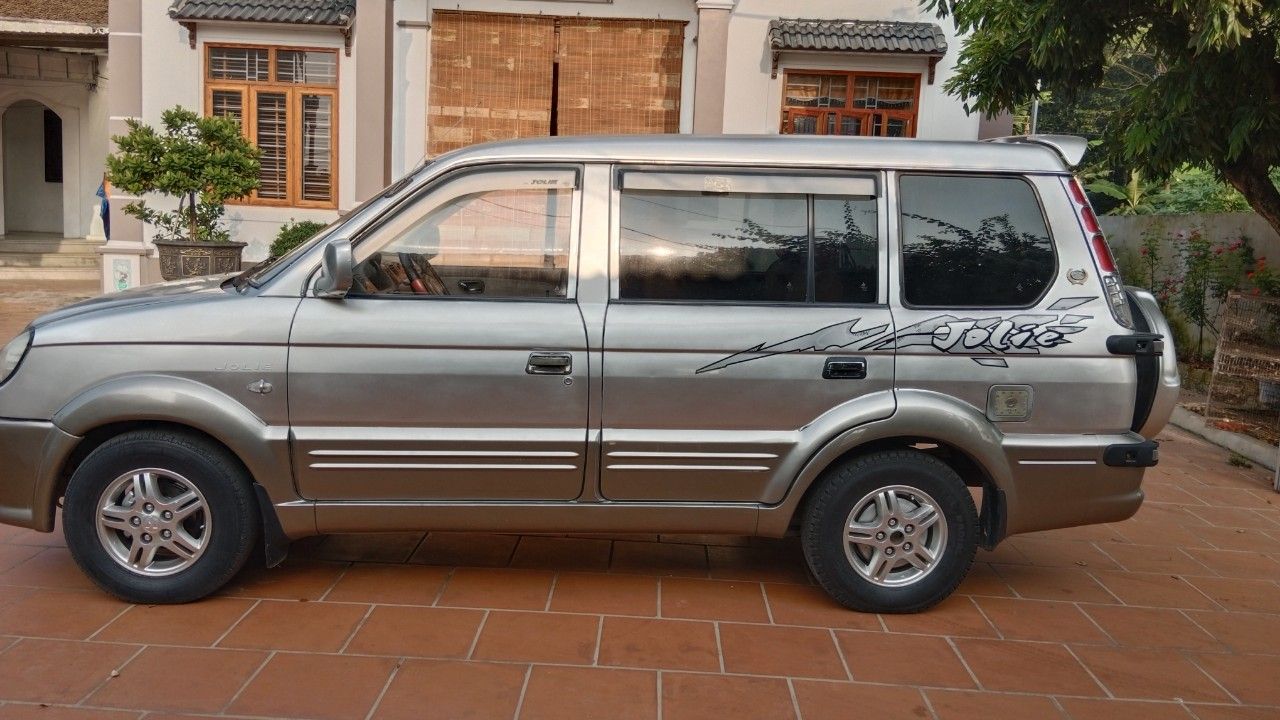 Mitsubishi Jolie 2004 - Màu bạc giá ưu đãi