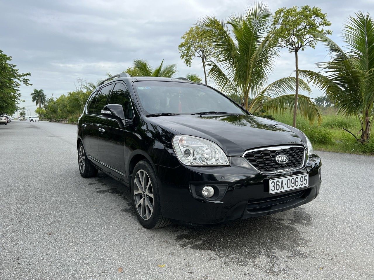 Kia Carens 2014 - Màu đen - 7 chỗ zin đẹp