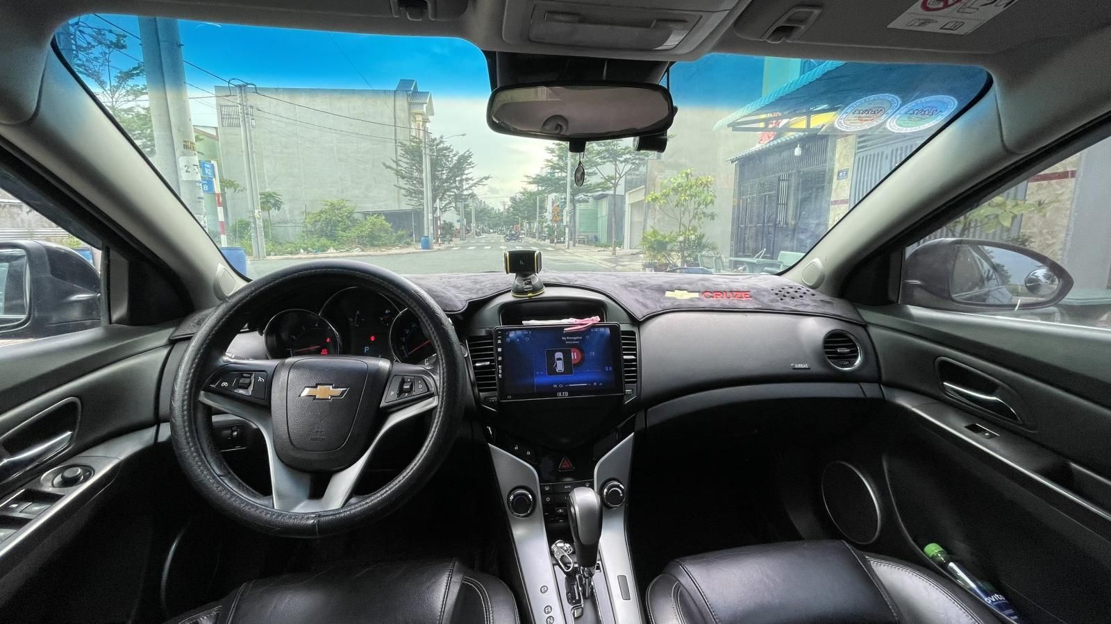 Chevrolet Cruze 2015 - Màu đen số tự động, giá cực tốt