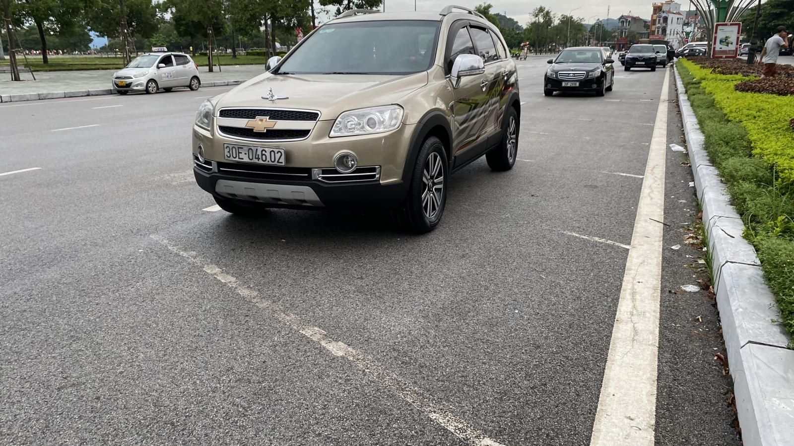 Chevrolet Captiva 2009 - Độ mấy chục triệu tiền đồ chơi, zin toàn tập, keo chỉ zin, máy số zin