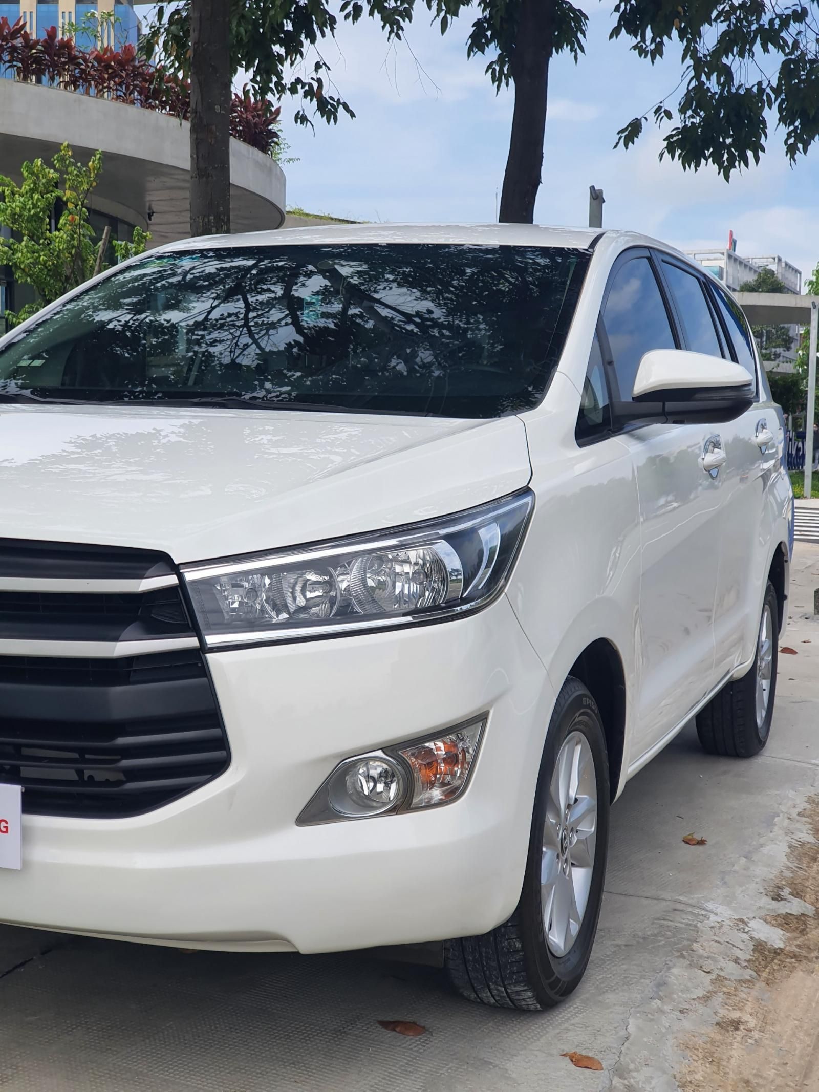 Toyota Innova 2018 - Cần bán gấp xe màu trắng