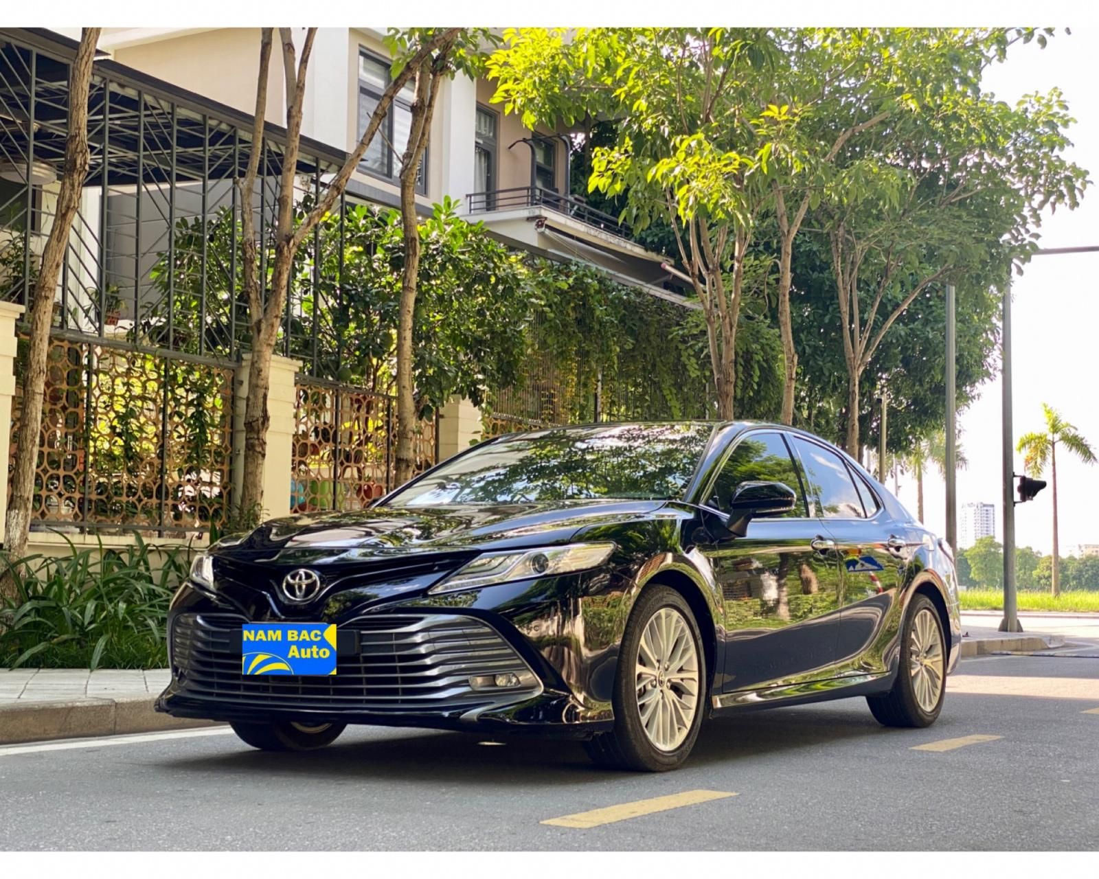 Toyota Camry 2020 - Cần bán xe đăng ký lần đầu 2020, xe gia đình giá chỉ 1 tỷ 235tr