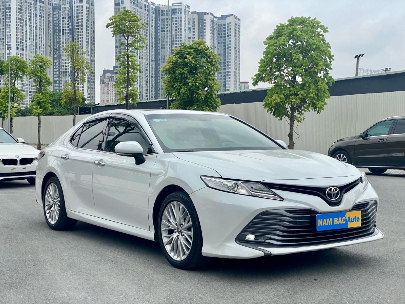 Toyota Camry 2020 - Xe đăng ký 2020 ít sử dụng giá chỉ 1 tỷ 235tr