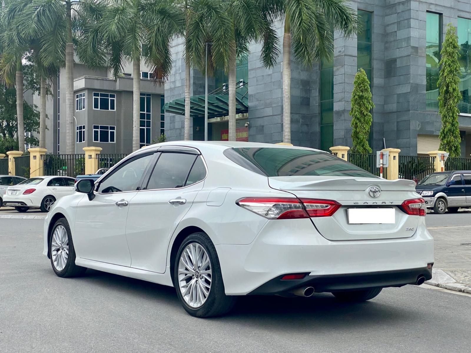 Toyota Camry 2020 - Xe đăng ký 2020 ít sử dụng giá chỉ 1 tỷ 235tr