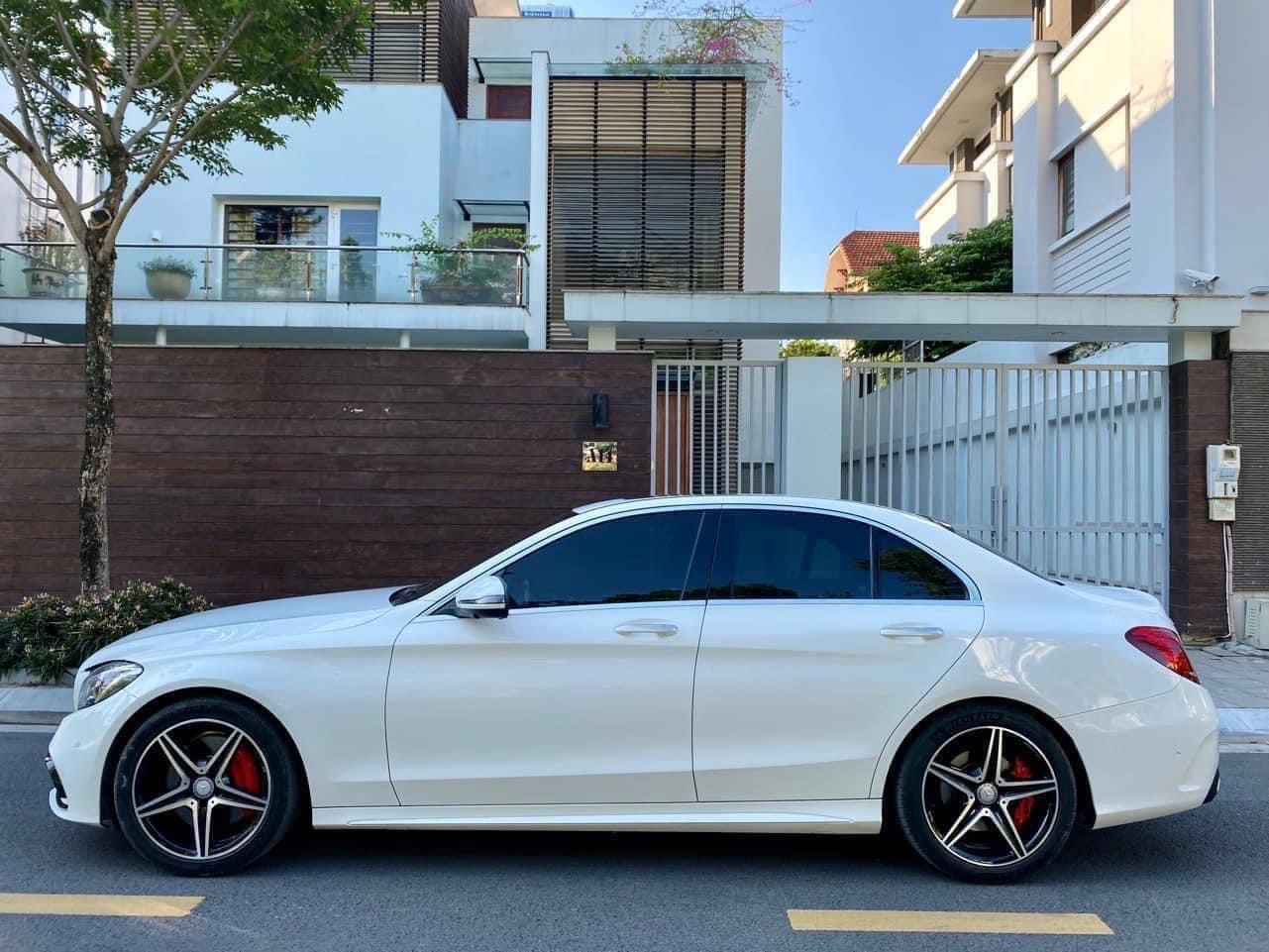 Mercedes-Benz C300 2015 - Giá 995tr