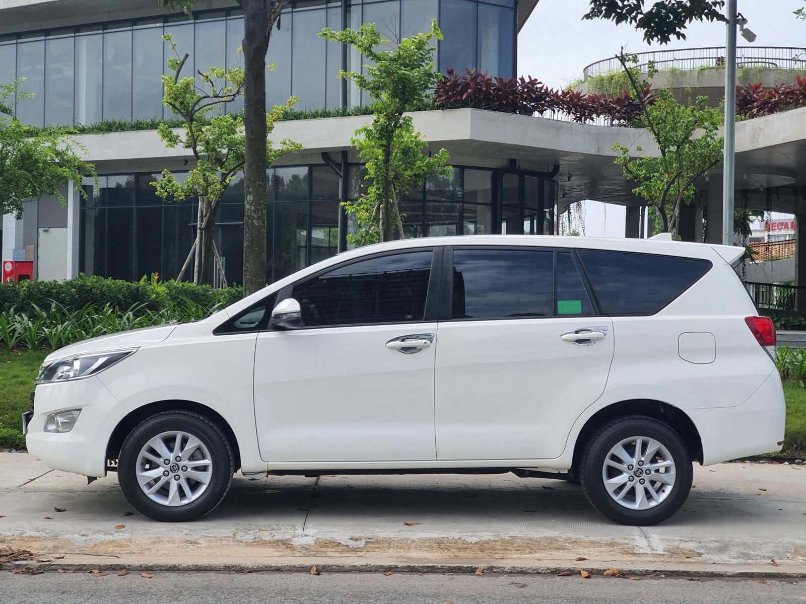 Toyota Innova 2018 - Cần bán gấp xe màu trắng