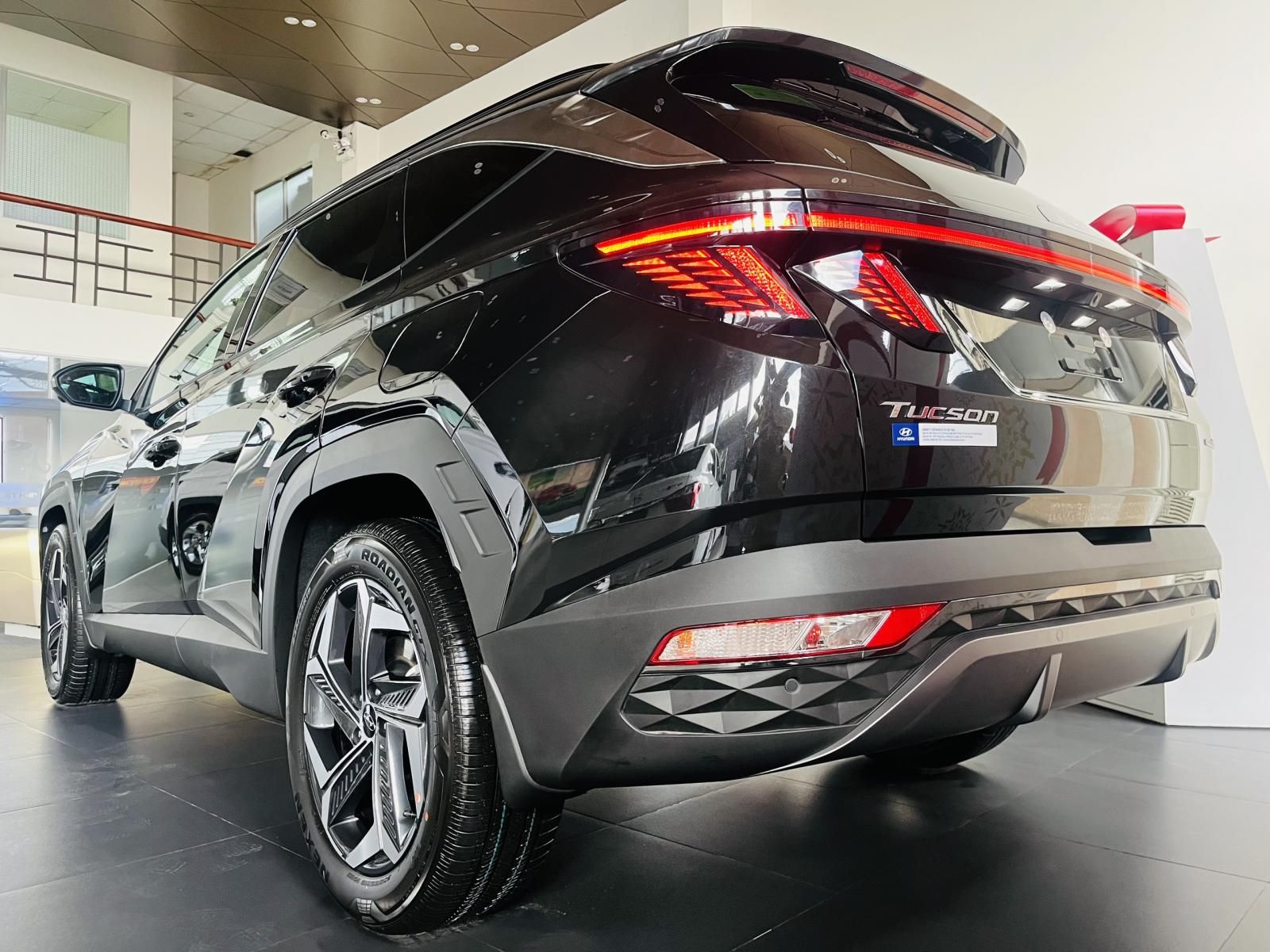 Hyundai Tucson 2022 - Sẵn xe màu đỏ và đen giao ngay. Tặng full phụ kiện chính hãng Hyundai. Giá xe tốt nhất thị trường