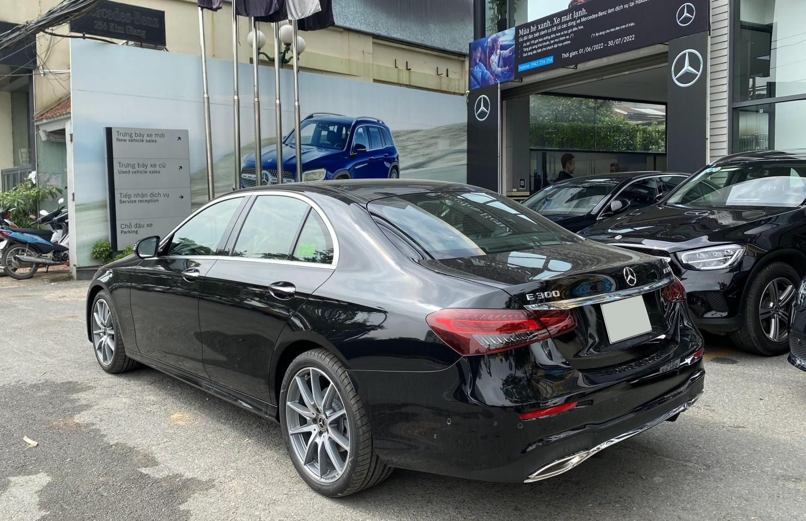 Mercedes-Benz 2022 - Xe màu đen lướt 5600km, hỗ trợ trả góp 70%, xe sẵn giao ngay