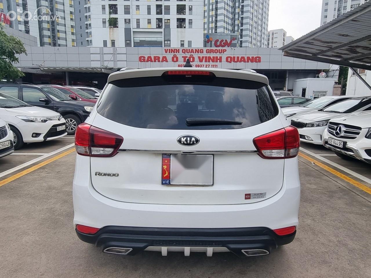 Kia Rondo 2017 - Cần bán xe ít sử dụng, giá tốt 480tr + tặng gói chăm sóc xe miễn phí 1 năm