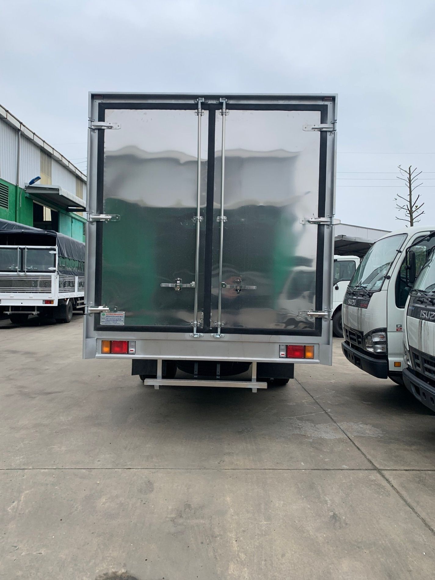 Isuzu NQR 2022 - Nhập khẩu nguyên chiếc, giá chỉ 838tr