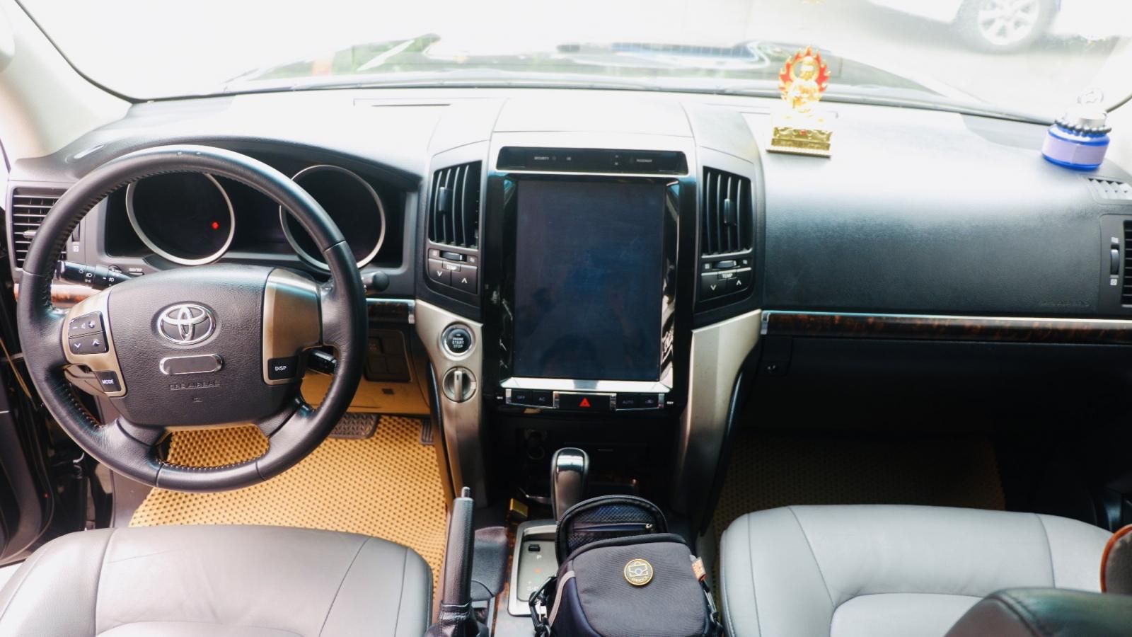 Toyota Land Cruiser 2011 - Màu đen, giá tốt