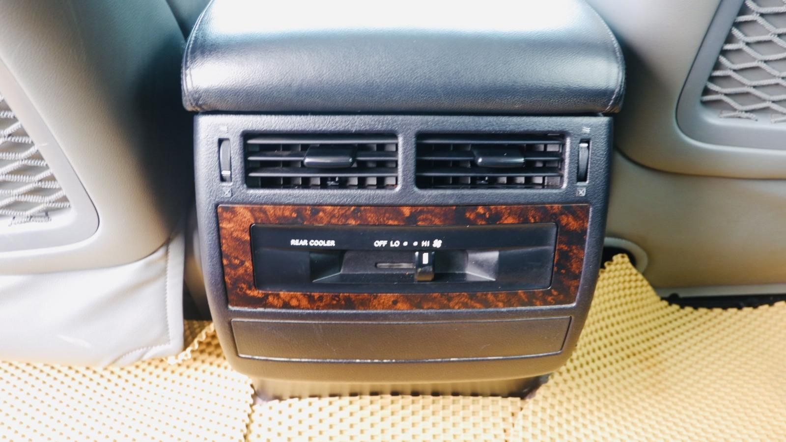 Toyota Land Cruiser 2011 - Màu đen, giá tốt