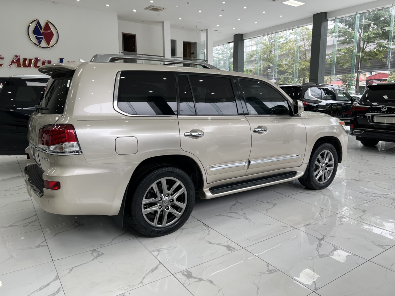 Lexus LX 570 2014 - Cần bán xe Lexus LX 570 sản xuất năm  2014, màu vàng, xe nhập Mỹ đăng ký 2015 