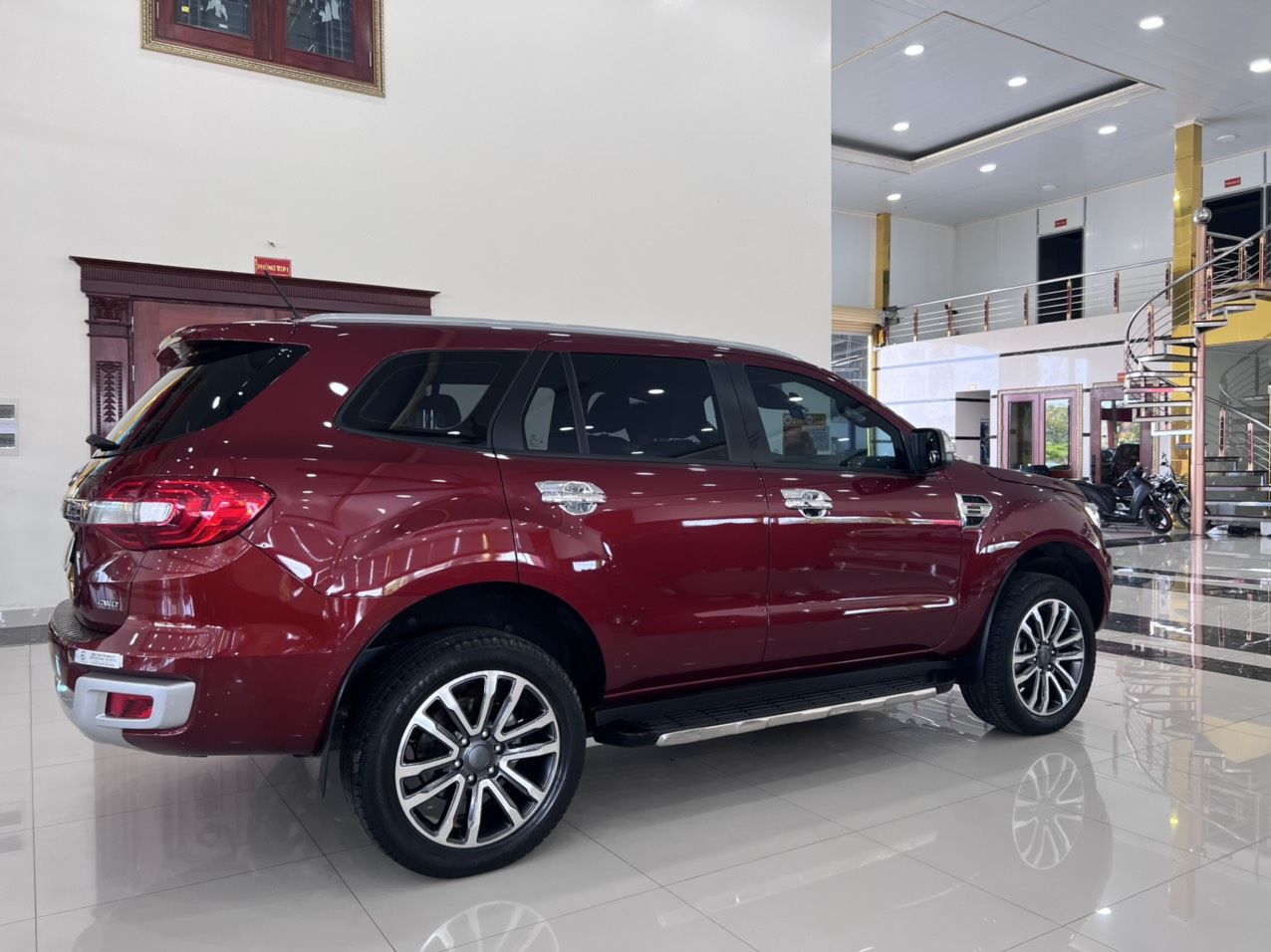 Ford Everest 2020 - Siêu phẩm SUV 7 chỗ hiện đại cực nét, xe còn như mới, full options cao cấp