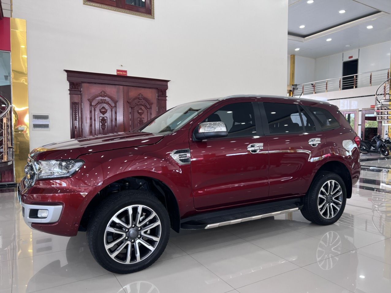 Ford Everest 2020 - Siêu phẩm SUV 7 chỗ hiện đại cực nét, xe còn như mới, full options cao cấp