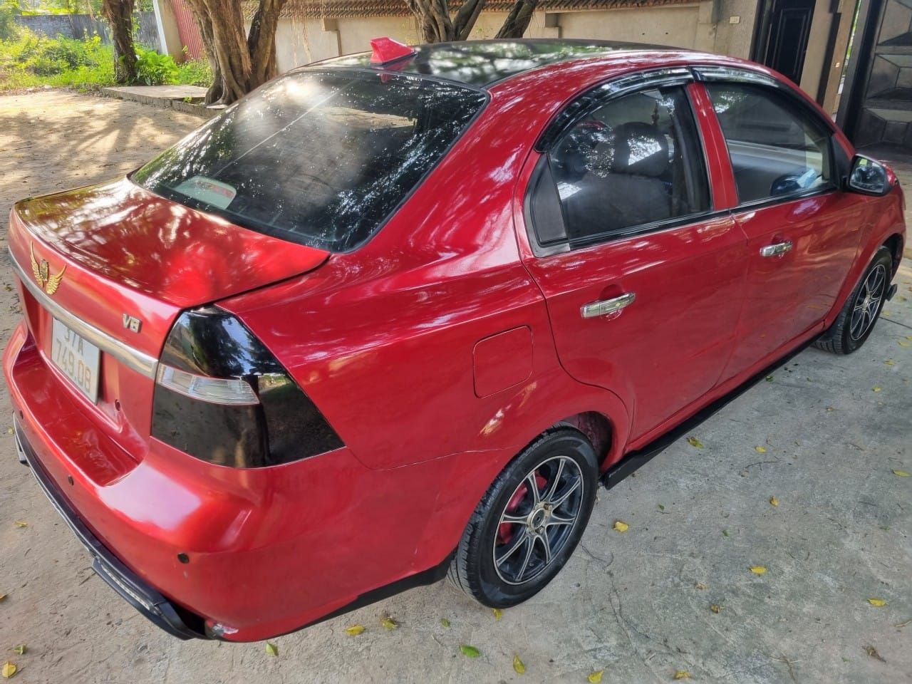 Daewoo Gentra 2009 - Màu đỏ